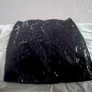 Short mini skirt with sequins